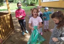 upratovanie okolia školy (6).jpg