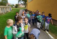 upratovanie okolia školy (7).jpg